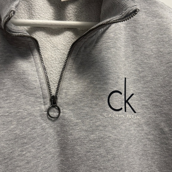 Calvin Klein 1/4 Zip pullover - Picture 4 of 7